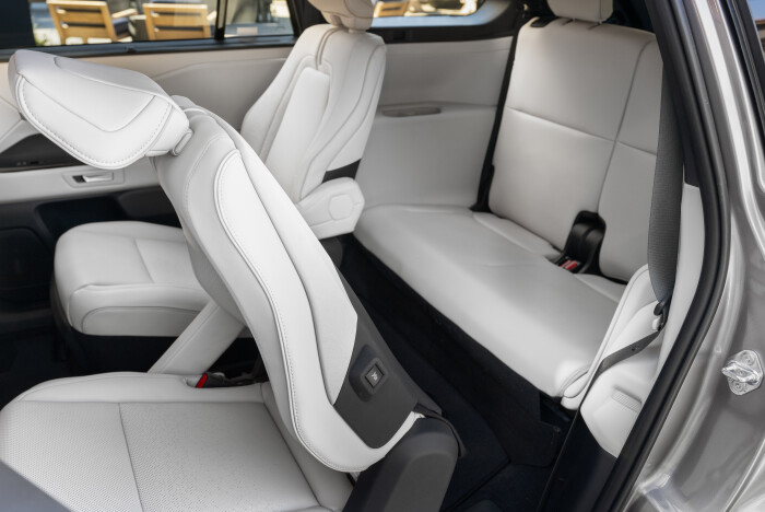 2027_Toyota_Highlander_Limited_MistyGray_00514fe4edfa35e1b02.jpg