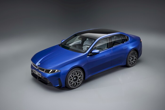 imgi_119_2027-bmw-i3-neue-klasse-shatters-competition-with-463-horsepower-and-up-to-560-miles-of-range_1ad3cd825afce26c7.jpeg