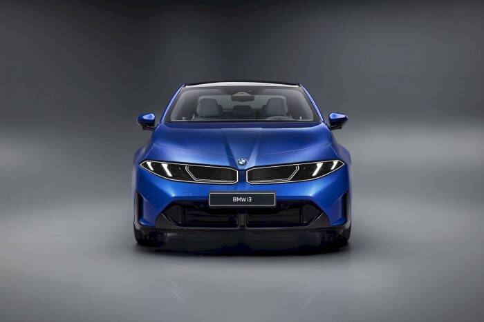 imgi_123_2027-bmw-i3-neue-klasse-shatters-competition-with-463-horsepower-and-up-to-560-miles-of-range_23fe43c651d909606.jpeg