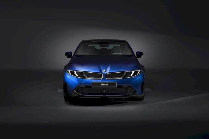 imgi_125_2027-bmw-i3-neue-klasse-shatters-competition-with-463-horsepower-and-up-to-560-miles-of-range_2798ff698a454e85d.jpeg