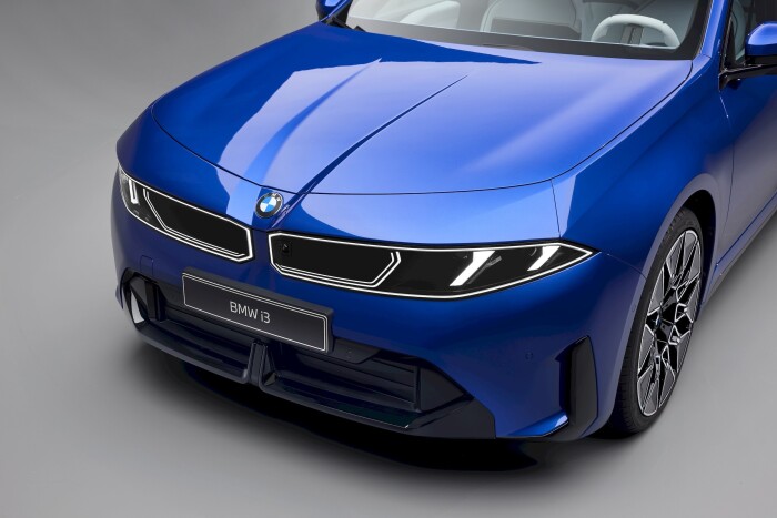 imgi_127_2027-bmw-i3-neue-klasse-shatters-competition-with-463-horsepower-and-up-to-560-miles-of-range_2996bf16785adeaa5.jpeg