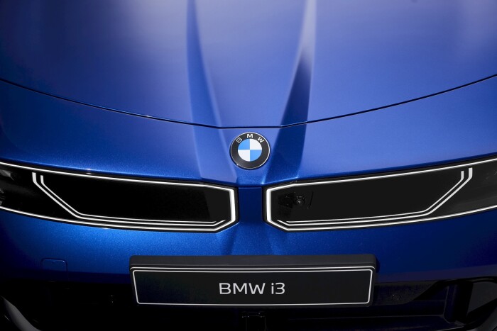 imgi_129_2027-bmw-i3-neue-klasse-shatters-competition-with-463-horsepower-and-up-to-560-miles-of-range_28ac12c0473c7c0cf.jpeg