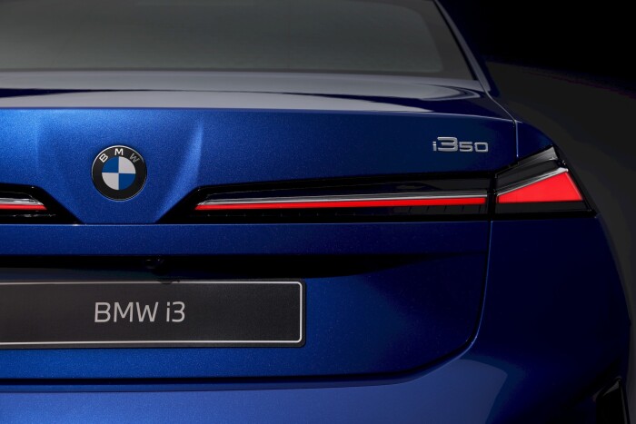 imgi_132_2027-bmw-i3-neue-klasse-shatters-competition-with-463-horsepower-and-up-to-560-miles-of-range_282c4e7f74782b234.jpeg
