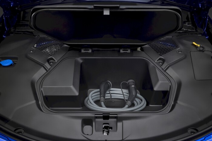 imgi_149_2027-bmw-i3-neue-klasse-shatters-competition-with-463-horsepower-and-up-to-560-miles-of-range_4052ac7522e498988.jpeg