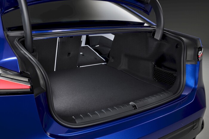 imgi_157_2027-bmw-i3-neue-klasse-shatters-competition-with-463-horsepower-and-up-to-560-miles-of-range_5e16383ba1d8081ac.jpeg