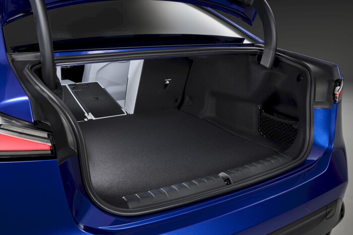 imgi_158_2027-bmw-i3-neue-klasse-shatters-competition-with-463-horsepower-and-up-to-560-miles-of-range_5d615b82c6d01b550.jpeg